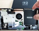 La nueva revisión de la Nintendo Switch 2 permite sustituir la batería fácilmente.