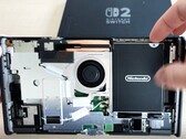 La nueva revisión de la Nintendo Switch 2 permite sustituir la batería fácilmente.