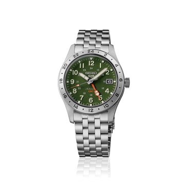 Vista frontal del Seiko 5 Sports Field GMT HDB001, con esfera verde