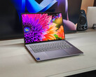 Análisis del Lenovo Yoga Pro 7i Gen 10 Aura Edition: portátil multimedia con una gran pantalla táctil OLED