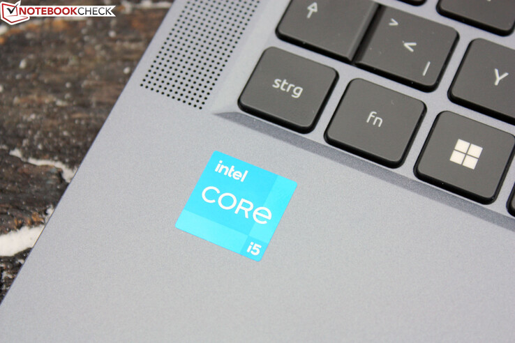 Con el Core i5-1335U, utiliza un SoC Raptor Lake U ordinario de Intel.