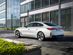 El BMW i4 eDrive40 ha incumplido su consumo energético oficial WLTP por un margen relativamente pequeño (Imagen: BMW)