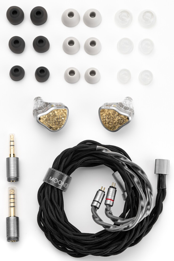 Los auriculares Armature Art 24 vienen con almohadillas de silicona, UC y ATF (esponja y silicona) en tres tamaños, y un cable con 19 núcleos de cobre monocristalino y 19 núcleos de plata pura.