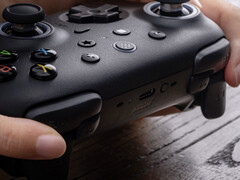 el próximo mando de 8BitDo será un reflejo del Ultimate 2, en la imagen, con una combinación de colores en negro. (Fuente de la imagen: 8BitDo) 