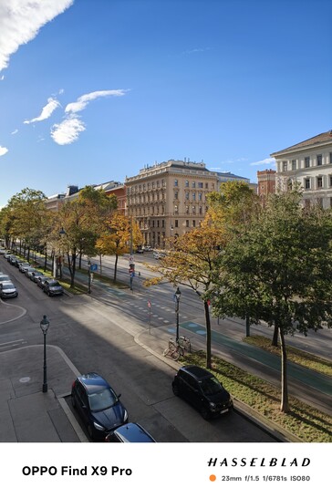 Una imagen de 23 mm del Oppo Find X9 Pro con 12 megapíxeles por defecto.