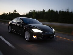 Los vehículos Tesla Model S más antiguos necesitarán una actualización para mantener su conectividad celular tras el cierre de la red 3G de AT&amp;amp;T (Imagen: Jp Valery)