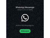 Una pantalla de bienvenida con un fondo verde intenso y el logotipo de WhatsApp mencionando el número de la última versión beta. (Fuente de la imagen: @WABetaInfo en X)