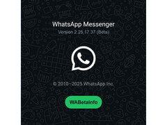 Una pantalla de bienvenida con un fondo verde intenso y el logotipo de WhatsApp mencionando el número de la última versión beta. (Fuente de la imagen: @WABetaInfo en X)