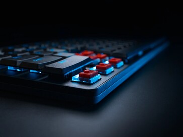 Logitech G515 Rapid TKL variante de color negro con interruptores analógicos magnéticos expuestos. (Fuente de la imagen: Logitech)