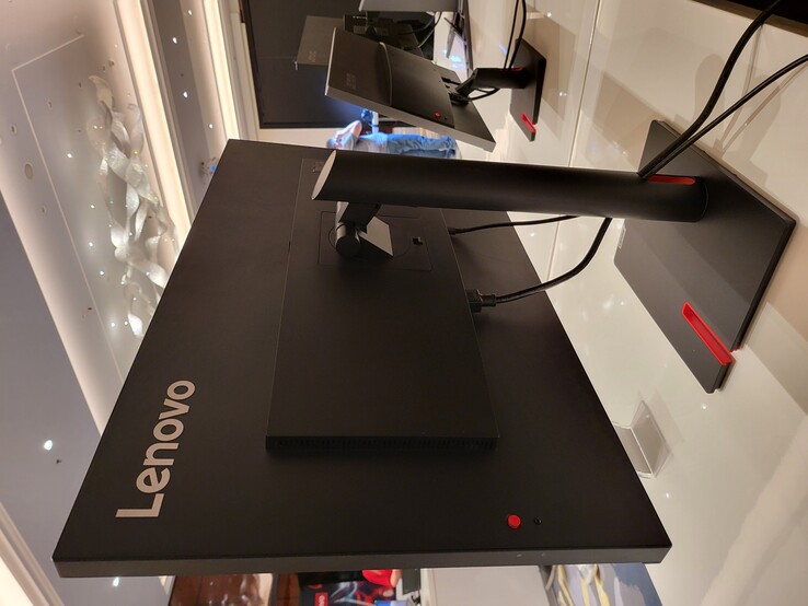 El nuevo diseño de monitor empresarial de Lenovo (con el T32p-30 como referencia)...