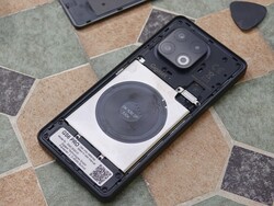 Para sustituir la batería del Gigaset GS6 Pro se necesita un destornillador.