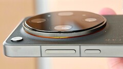 Se prevé que el Oppo Find X10 Ultra incorpore en 2027 unos sensores periscópicos duales aún más grandes. Además del teleobjetivo de 10x, más grande, también es posible que incorpore un teleobjetivo de 3x de mayor tamaño.