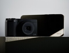 El Realme GT 8 Pro es el primer smartphone que cuenta con la colaboración de una cámara Ricoh. (Fuente de la imagen: Realme)