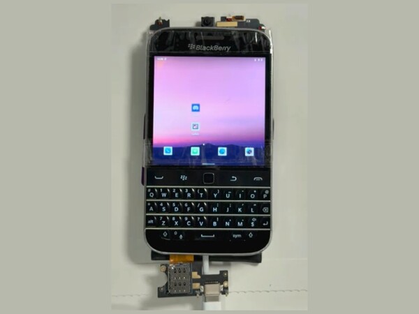 Un prototipo funcional del Zinwa Q25 con una nueva placa base. (Fuente de la imagen: Zinwa)