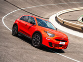 Fiat ha lanzado su SUV compacto eléctrico 600e de inspiración retro en una combinación de colores rojos en colaboración con (RED) para ayudar a combatir el VIH/SIDA. (Fuente de la imagen: Fiat)
