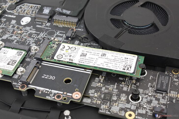 Admite hasta 2 unidades SSD M.2 2280 PCIe4 x4...