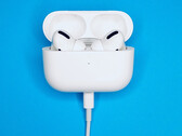 Los AirPods Pro personalizados se podrán pedir antes de que Apple elimine Lightning en favor de USB Type-C. (Fuente de la imagen: John Smit)