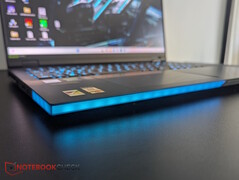 Tira de LED alrededor del borde izquierdo