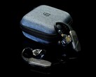 El iFi Go Pod Air se conecta a los IEM mediante un conector de 2 patillas o MMCX. (Fuente de la imagen: iFi Audio)