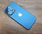 Según los informes, la línea iPhone 16 Pro contará con pantallas más grandes, biseles más finos y cámaras ultrapanorámicas mejoradas. (Fuente de la imagen: Notebookcheck)