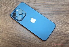 Según los informes, la línea iPhone 16 Pro contará con pantallas más grandes, biseles más finos y cámaras ultrapanorámicas mejoradas. (Fuente de la imagen: Notebookcheck)