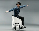 La Experiencia de Movilidad Honda XR combina la silla de ruedas eléctrica UNI-ONE con unas gafas de realidad virtual. (Fuente: Honda)