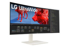 El UltraWide 38WR85QC-W puede ser un monitor de negocios, pero también tiene las credenciales para los juegos. (Fuente de la imagen: LG)