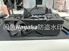 El inédito disipador de cuatro ranuras de NVIDIA y su tercer ventilador oculto. (Fuente de la imagen: Goofish vía @harukze5719)