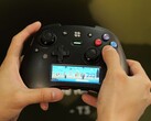 Prueba práctica en la Gamescom: este mando cuenta con una pantalla, un sistema operativo y un chip Raspberry Pi