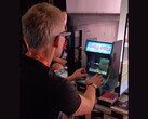 John Carmack jugando a la versión de Doom para Evercade