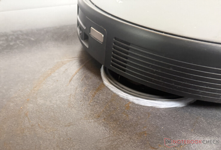 Roborock Saros 20 en la prueba de resistencia de fregado