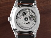 Vista posterior del Timex Marlin Chatham Automatic que muestra su movimiento automático Miyota a través del fondo transparente de la caja
