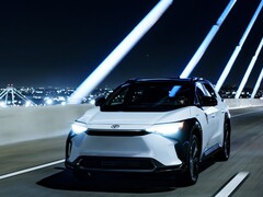 El nuevo SUV eléctrico de batería de tres filas de Toyota seguiría al bZ4X (arriba). (Fuente de la imagen: Toyota)