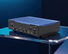 El nuevo mini PC robusto y sin ventilador de Aaeon cuenta con unos impresionantes cinco puertos de red RJ45. (Fuente de la imagen: Aaeon, editado)