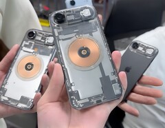 El iPhone Air modificado de Linzin incorpora una ranura SIM física y una parte trasera transparente.
