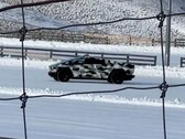 Tesla está probando y ajustando el rendimiento invernal del Cybertruck antes de su supuesta fecha de lanzamiento en agosto. (Fuente de la imagen: @CybertruckNZ en Twitter)