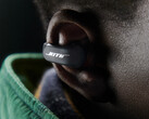 Los auriculares Ultra Open Earbuds presentan un "logotipo de colaboración" de Bose y Kith. (Fuente de la imagen: Kith)