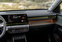 El nuevo Kona EV incorpora iluminación ambiental en el interior. (Fuente de la imagen: Hyundai)