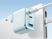 El cargador Nano de Anker (70 W, 3 puertos) (en la imagen) ya está disponible en color azul. (Fuente de la imagen: Anker)
