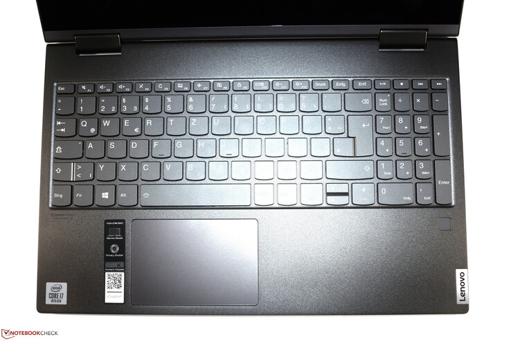 Área de teclado del Lenovo Yoga C740-15IML