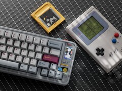 El Qwertykeys QK65 MK3 presenta un diseño de estilo retro y una pantalla integrada compatible con minijuegos. (Fuente de la imagen: Qwertykeys)
