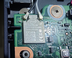 El módulo Wi-Fi Intel AX201 está soldado en la placa base