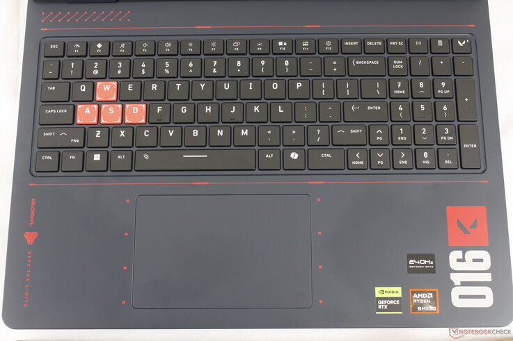 La iluminación RGB se limita a tres zonas, en lugar de ser RGB por tecla.