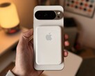Un nuevo Pixel con un viejo accesorio Apple. (Fuente de la imagen: @1PaulJ_ vía X)