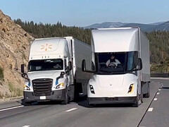 Prueba del Tesla Semi frente a un camión diesel en Donner Pass (Fuente de la imagen: Zanegler/X)