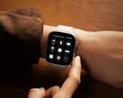 El Redmi Watch 6 contiene una corona digital y un único botón hardware para navegar por HyperOS 3.