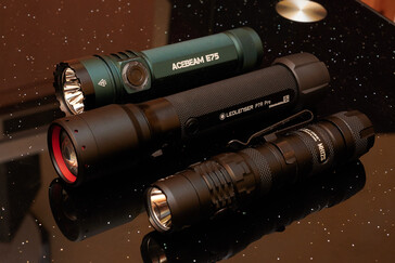 Comparación de tamaño con el E75 y el MH12S (Fuente de la imagen: Andreas Sebayang/Notebookcheck.com)