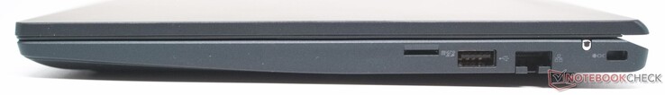 puerto para lector de tarjetas microSD, USB Tipo-A Gen 3.2, puerto de red RJ45, ranura de bloqueo Kensington