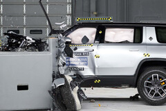 El SUV Rivian R1S obtuvo una alta puntuación en las pruebas de choque del IIHS. (Fuente de la imagen: IIHS)