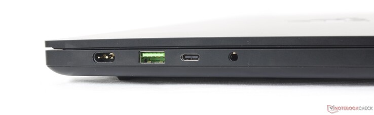 Izquierda: adaptador de CA, USB-A 3.2 Gen. 2, USB-C 3.2 Gen. 2 con USB4 + DisplayPort 1.4 + Power Delivery, audio combinado de 3,5 mm